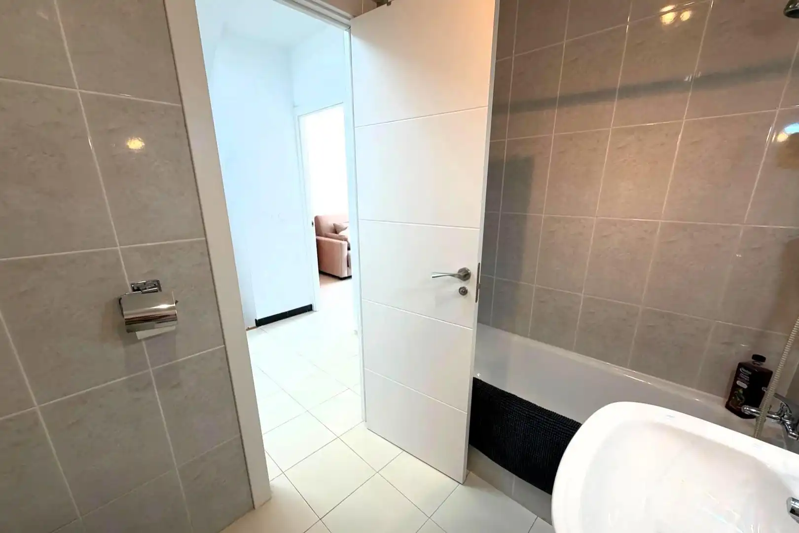 Badezimmer von Einfamilien-Reihenhaus zum Verkauf in Torrevieja mit Klimaanlage, Heizung und Terrasse