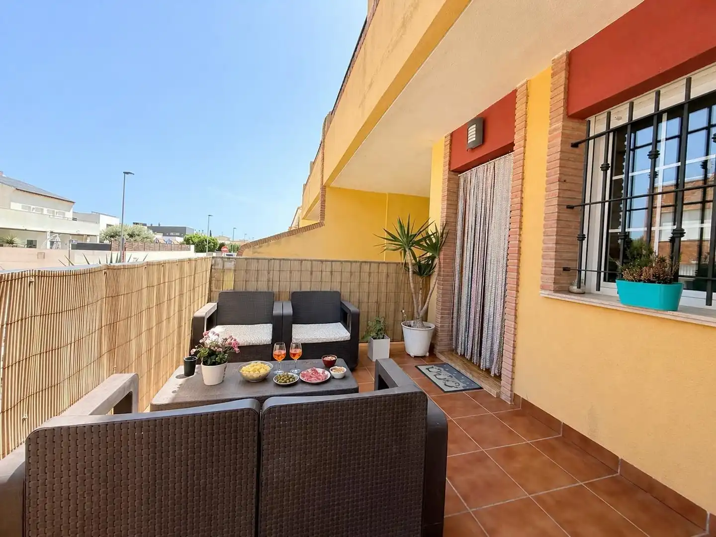 Terrasse von Einfamilien-Reihenhaus zum Verkauf in San Pedro del Pinatar mit Klimaanlage, Privatgarten und Terrasse
