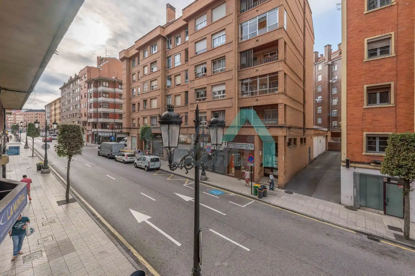 Vista exterior de Piso para compartir en Oviedo  con Calefacción y Amueblado