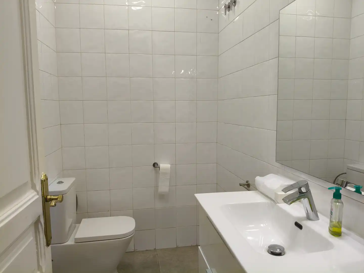 Bany de Oficina de lloguer en Barcelona amb Aire condicionat i Moblat