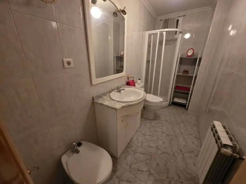 Bany de Casa o xalet en venda en Plasencia amb Aire condicionat, Calefacció i Jardí privat