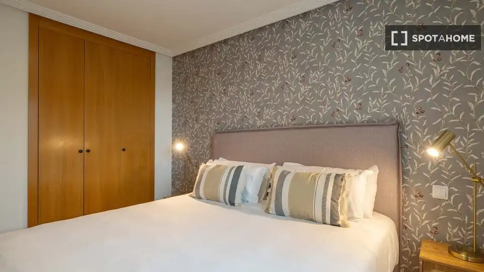 Bedroom of Flat for rent in Madrid  with Air Conditioner, Heating and Furnished