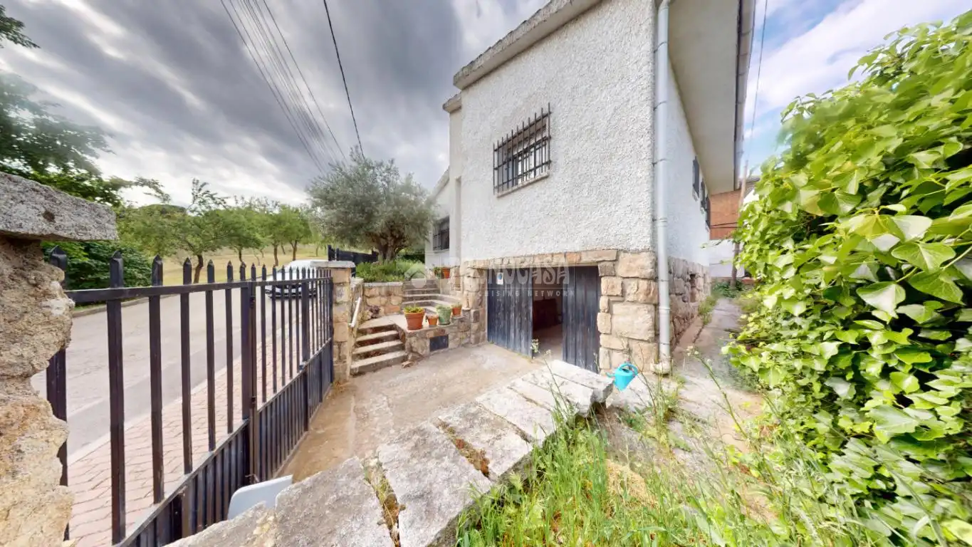 Vista exterior de Casa o xalet en venda en Redueña