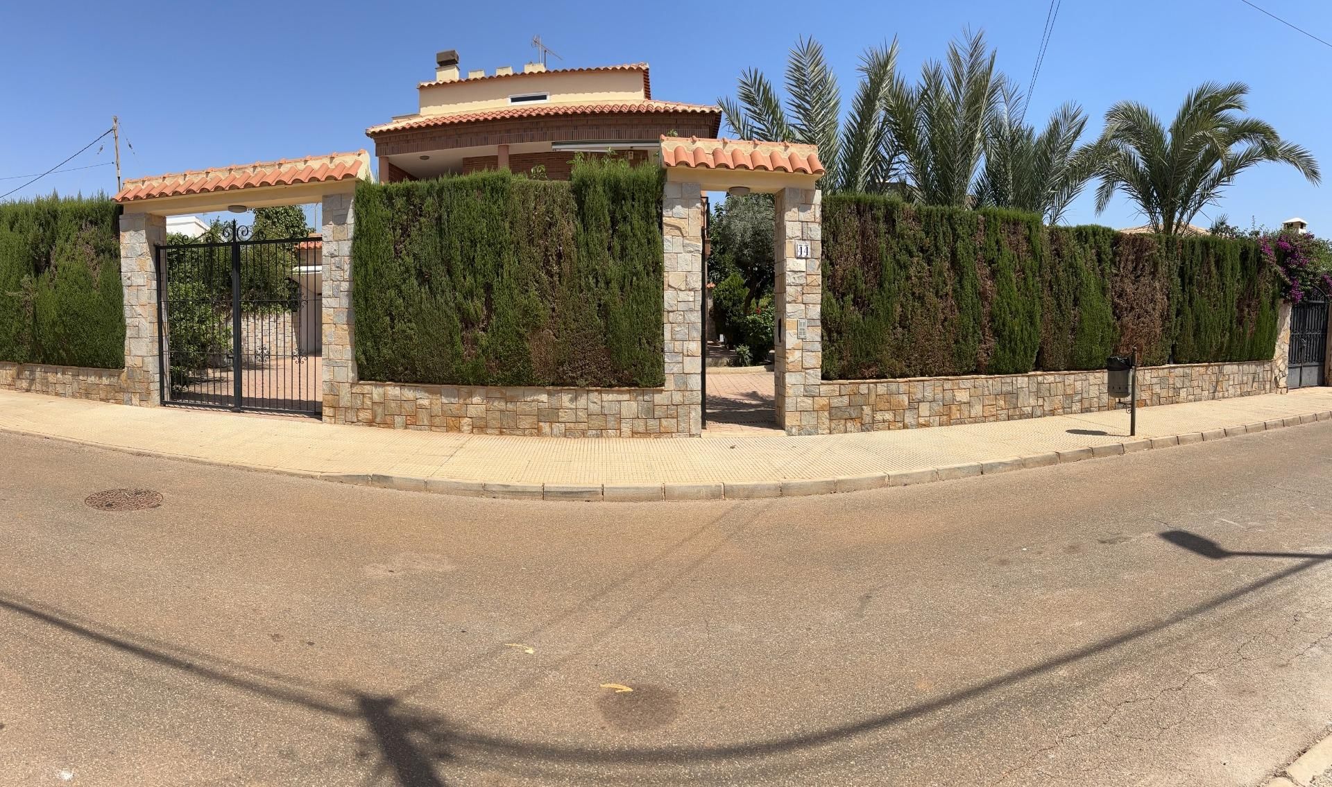 Vista exterior de Casa o xalet en venda en Cartagena amb Aire condicionat, Calefacció i Jardí privat
