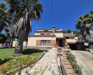 Vista exterior de Casa o xalet en venda en Vallirana amb Calefacció, Jardí privat i Parquet