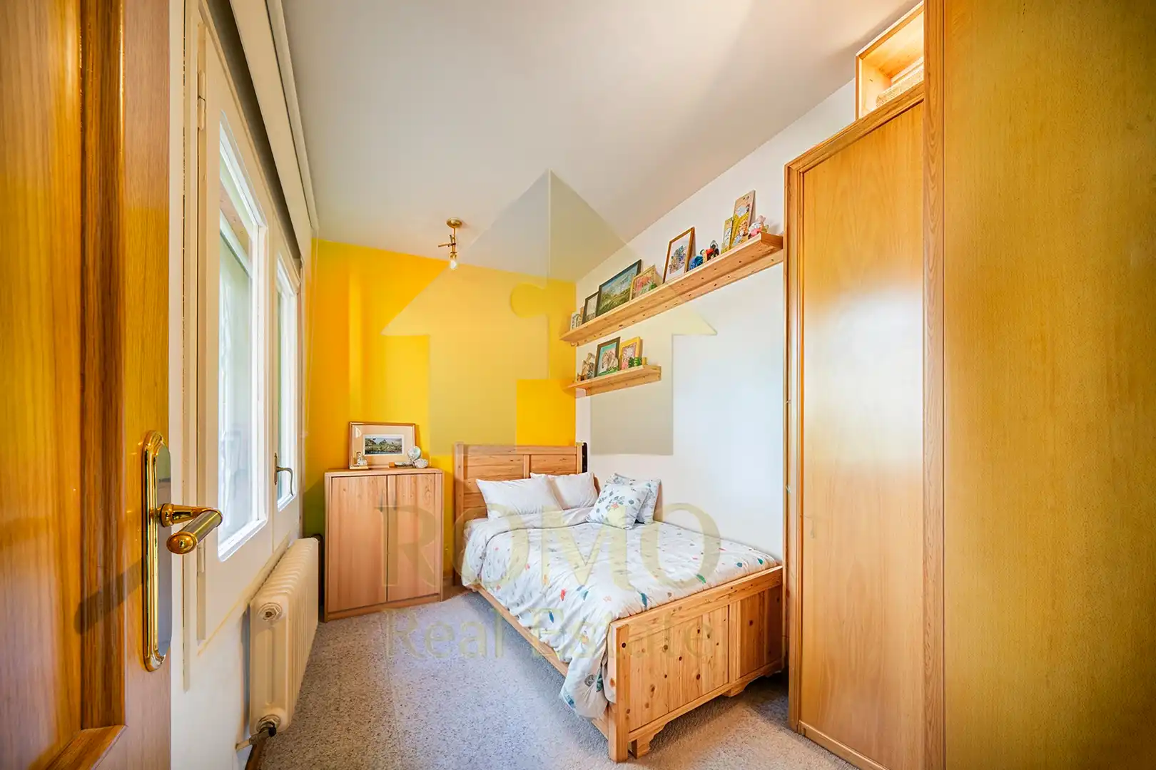Habitación de Casa adosada en venta en Sant Fost de Campsentelles con Calefacción, Jardín privado y Terraza