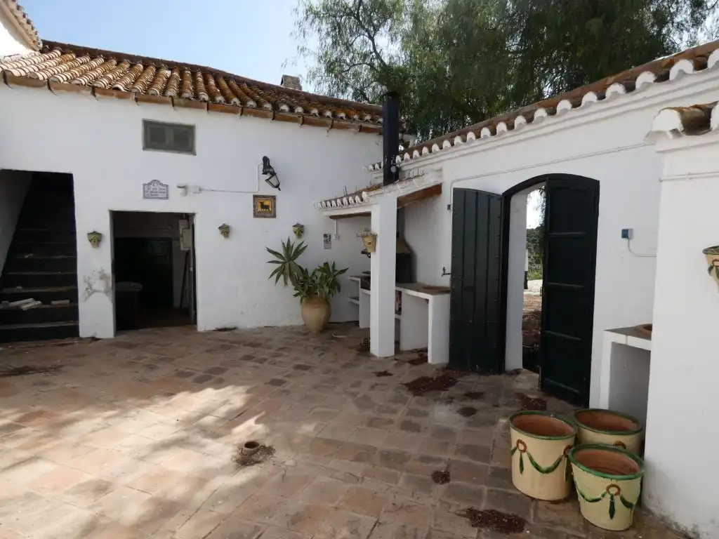 Country homes for sale in Almayate