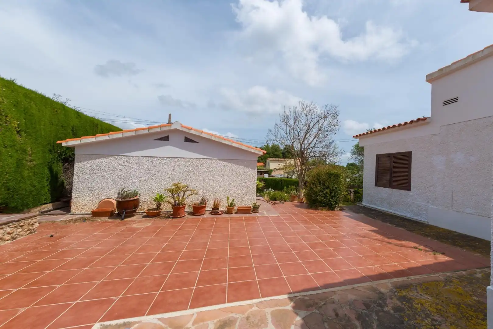 Vista exterior de Casa o xalet en venda en Benicasim / Benicàssim amb Jardí privat, Terrassa i Traster