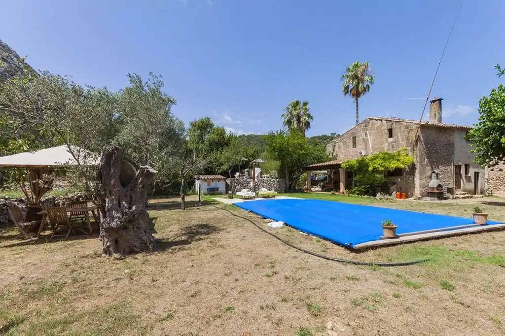 Casa rústica amb piscina en venda a Pollença Poble