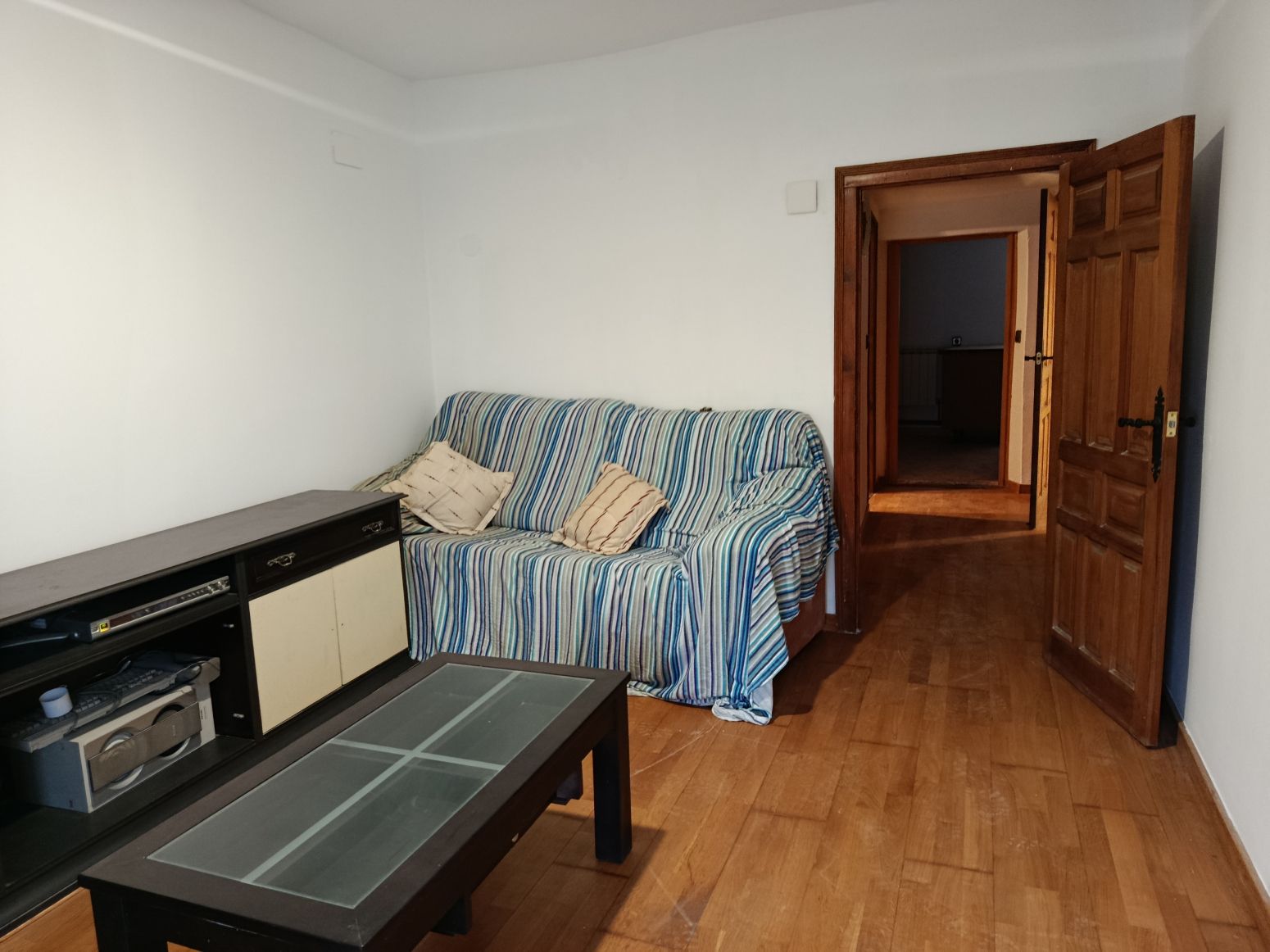 Sala d'estar de Casa o xalet en venda en Ribafrecha amb Calefacció