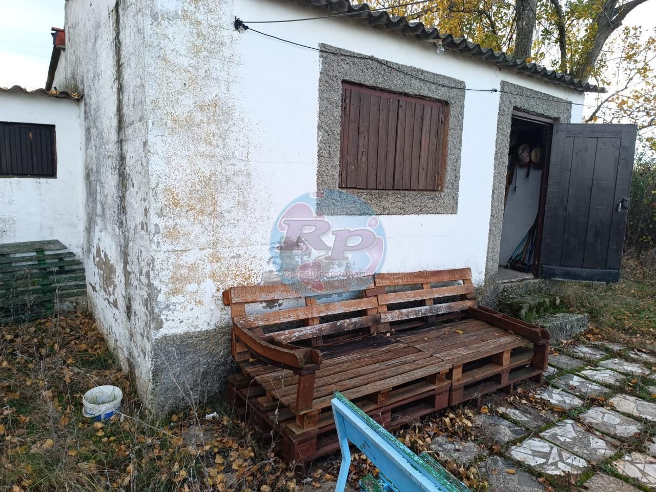 Country house zum verkauf in Onzonilla mit Privatgarten