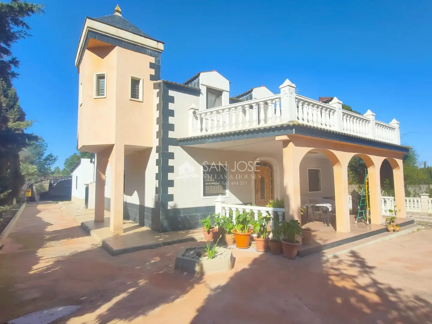 Chalet con piscina en venta en Hondón de las Nieves / El Fondó de les Neus