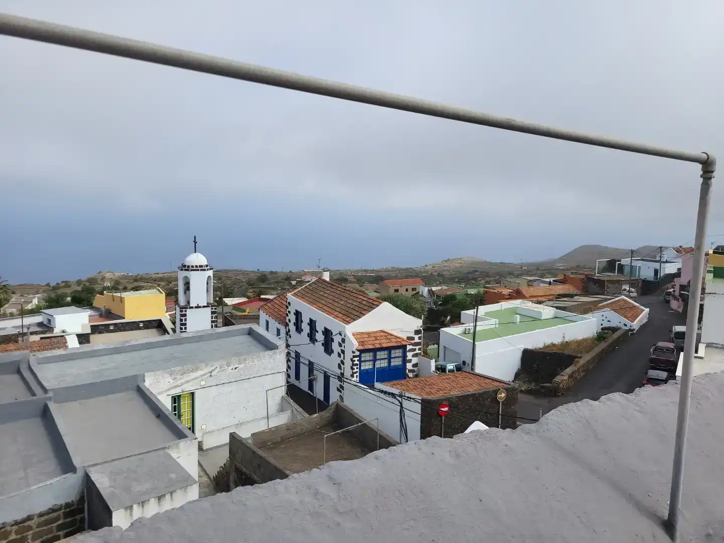 Vista exterior de Casa adosada en venda en El Pinar de El Hierro amb Moblat i Balcó
