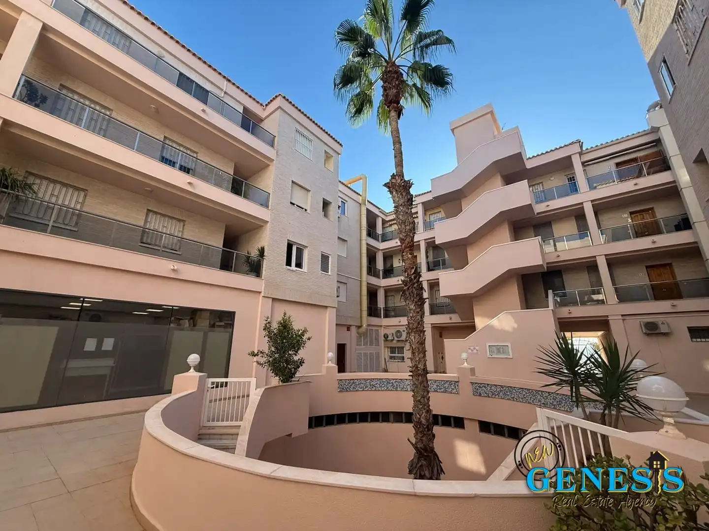 Vista exterior de Ático en venta en Orihuela con Aire acondicionado, Terraza y Amueblado