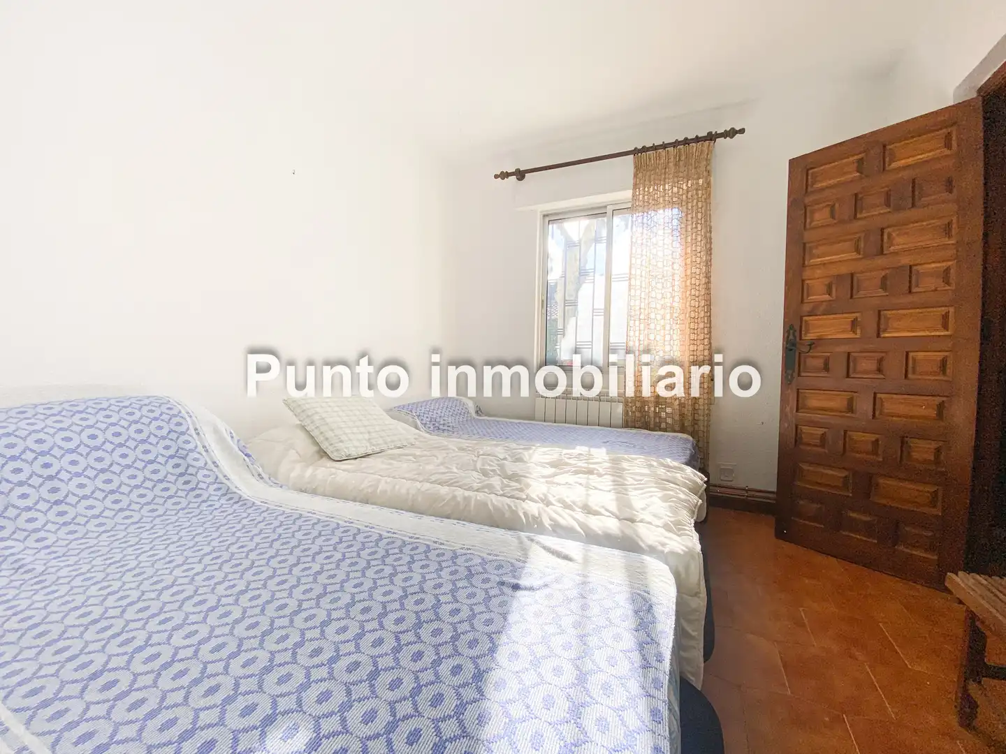 Habitación de Casa adosada en venta en Tudela de Duero con Calefacción, Jardín privado y Terraza