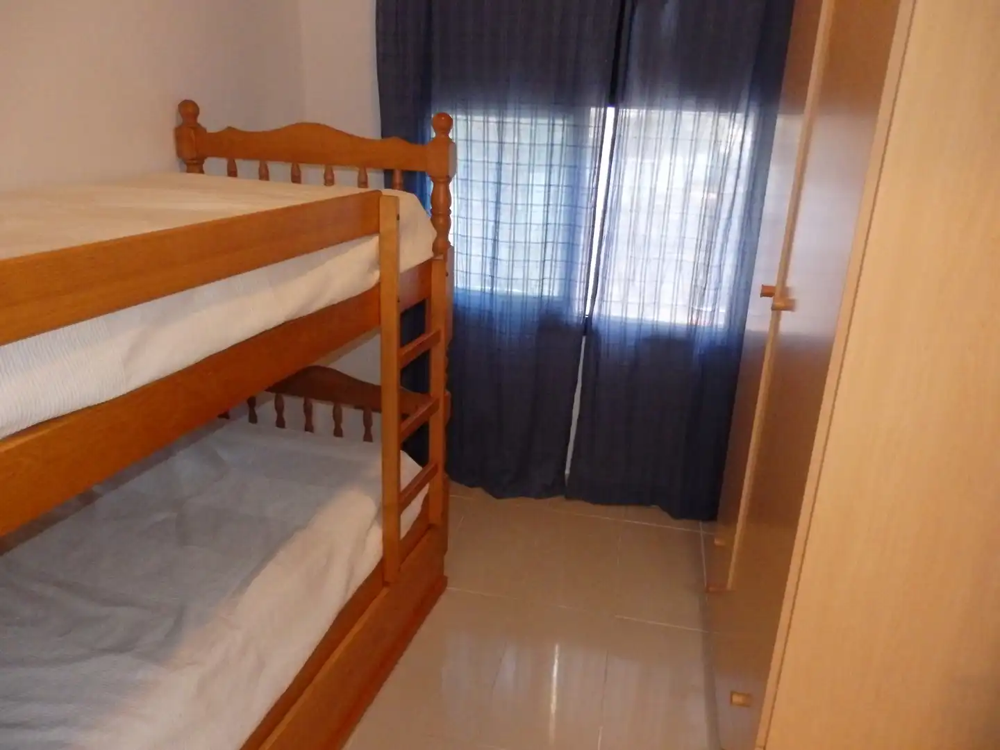 Dormitori de Casa o xalet en venda en Mont-roig del Camp amb Aire condicionat, Jardí privat i Terrassa