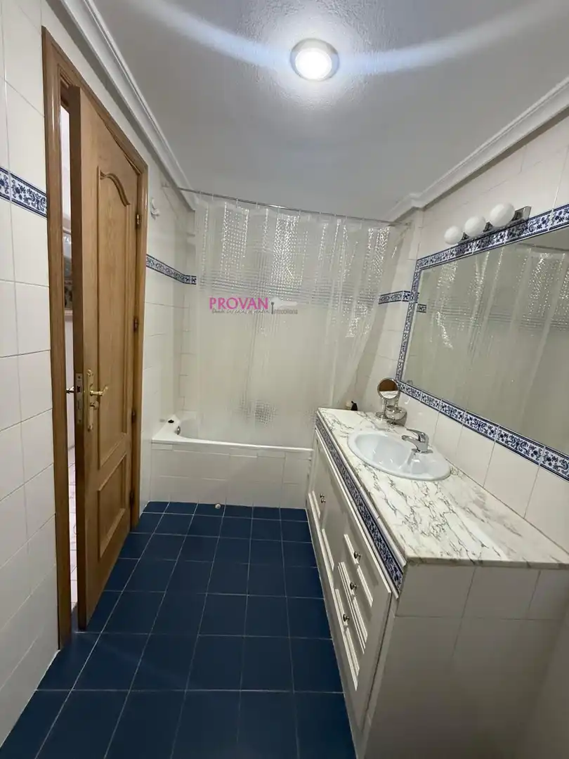 Badezimmer von Wohnung zum Verkauf in Madrid mit Klimaanlage, Terrasse und Möbliert
