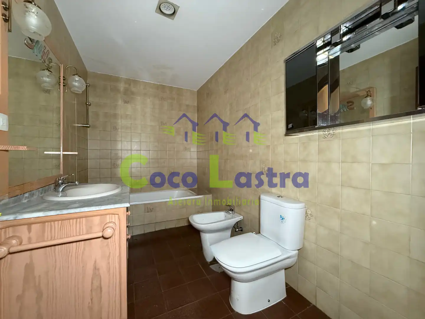 Badezimmer von Wohnung zum Verkauf in Salamanca mit Heizung, Parkett und Balkon