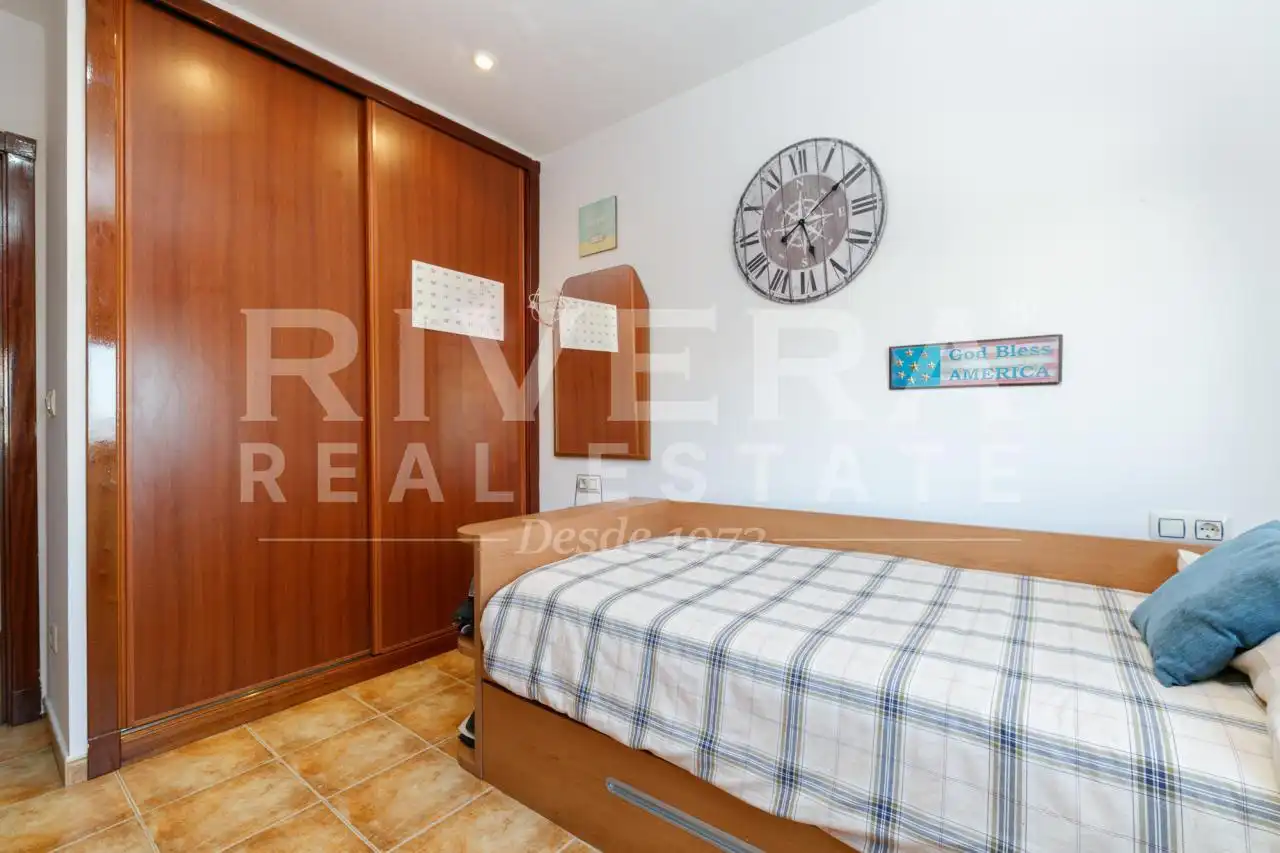 Habitación de Casa o chalet en venta en Vigo  con Calefacción, Jardín privado y Parquet