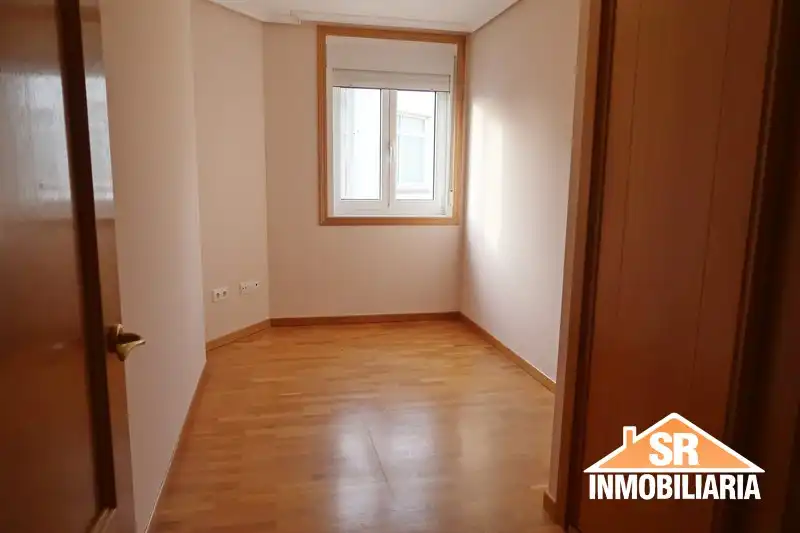Habitación de Piso de alquiler en A Coruña Capital  con Calefacción, Parquet y Horno