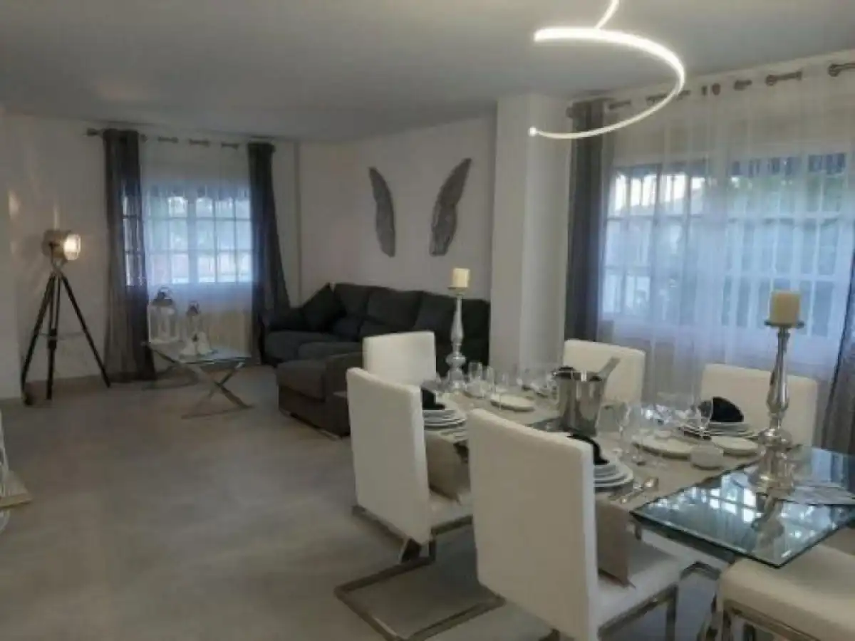 Menjador de Casa o xalet de lloguer en L'Eliana amb Aire condicionat, Jardí privat i Terrassa