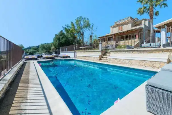 Schwimmbecken von Haus oder Chalet zum Verkauf in Alcúdia mit Klimaanlage, Heizung und Privatgarten