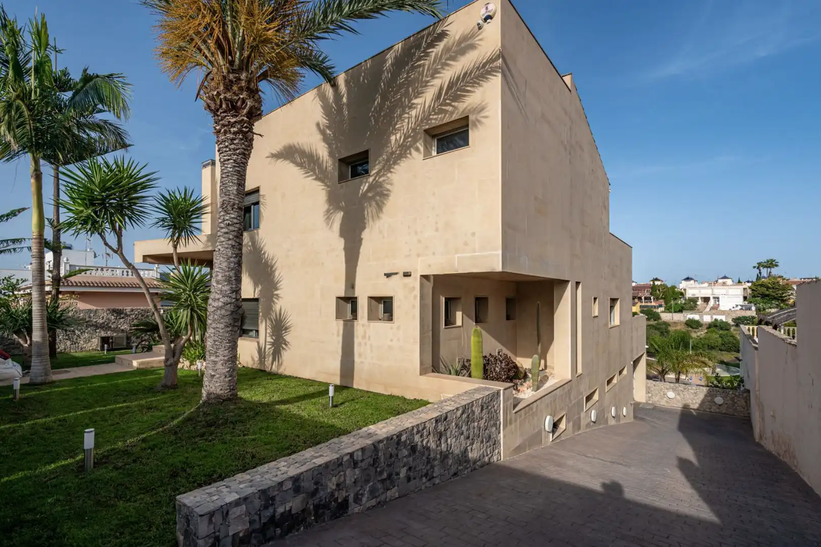 Vista exterior de Casa o xalet de lloguer en Torrevieja amb Aire condicionat, Calefacció i Jardí privat