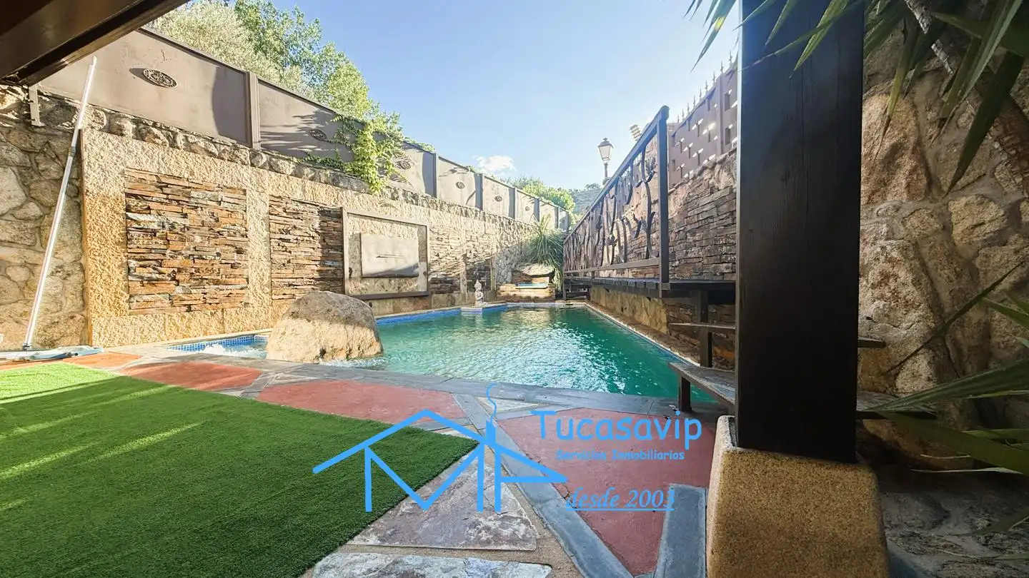 Piscina de Casa o xalet en venda en Cebreros amb Calefacció, Jardí privat i Terrassa
