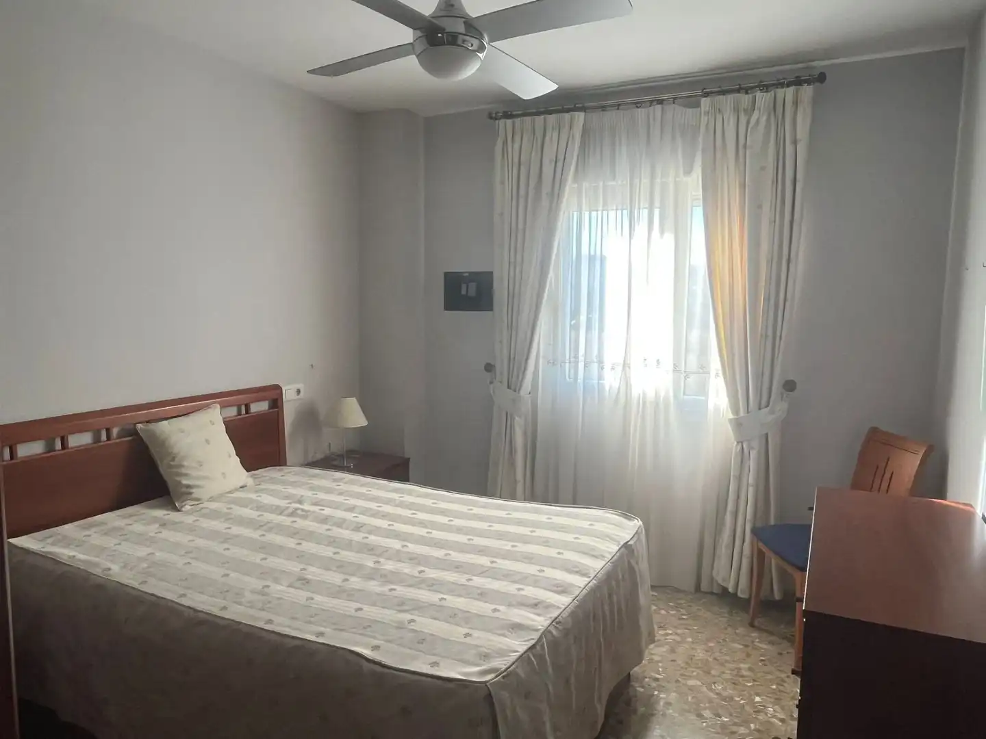 Habitación de Piso en venta en Vélez-Málaga con Aire acondicionado, Terraza y Piscina comunitaria