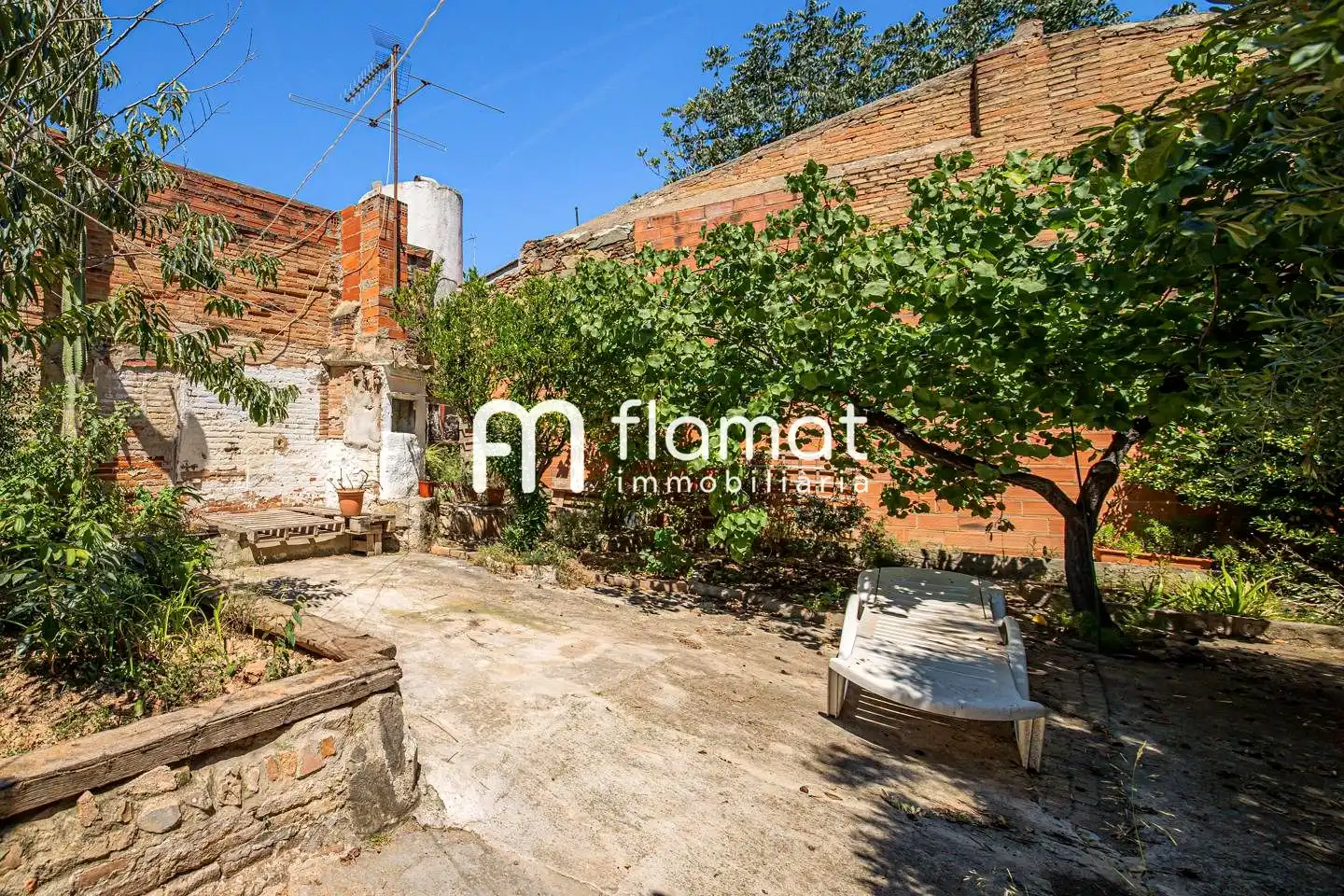 Country house zum Verkauf in Santa Coloma de Gramenet mit Privatgarten und Terrasse