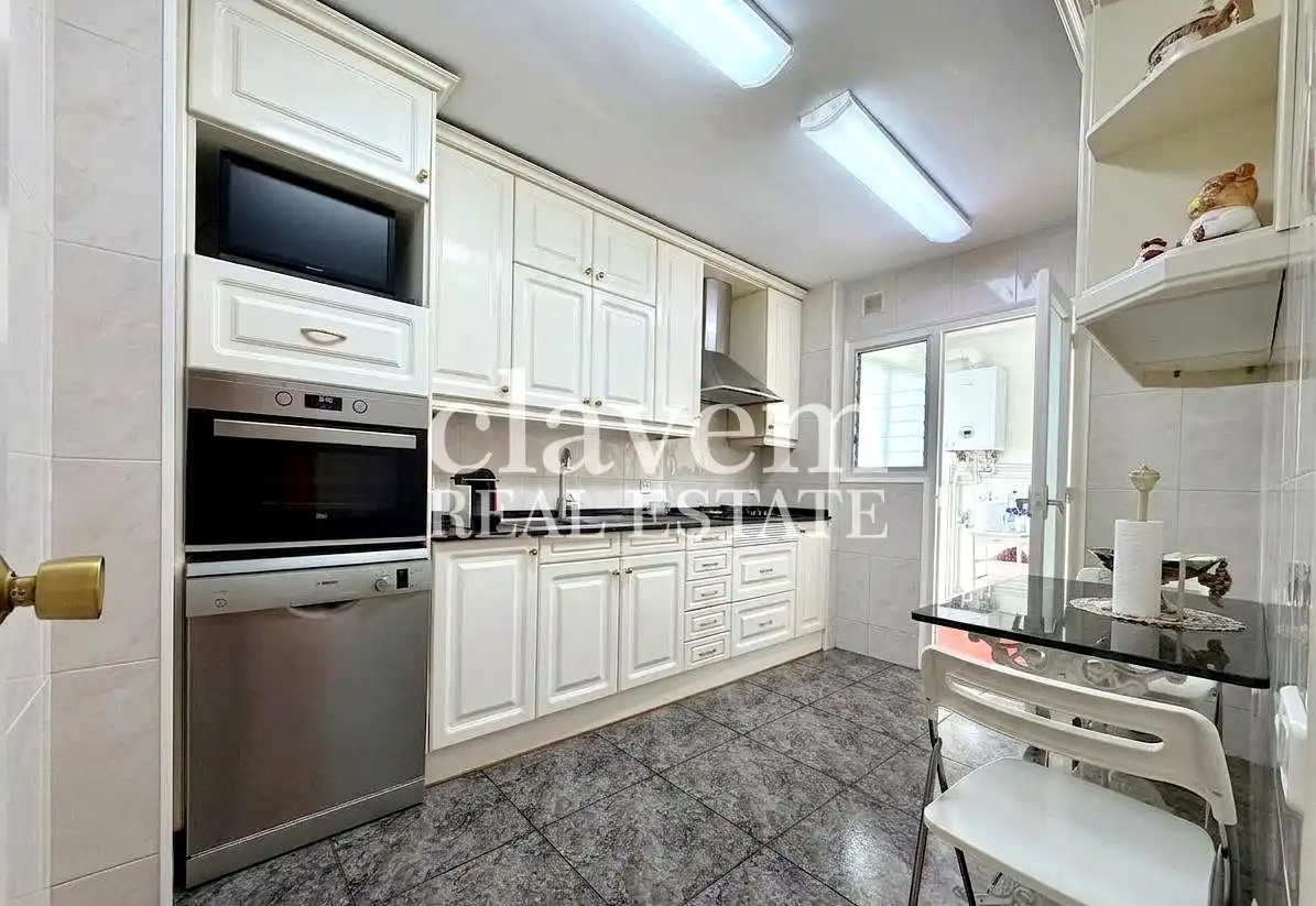 Cocina de Piso en venta en Barcelona con Aire acondicionado, Amueblado y Balcón