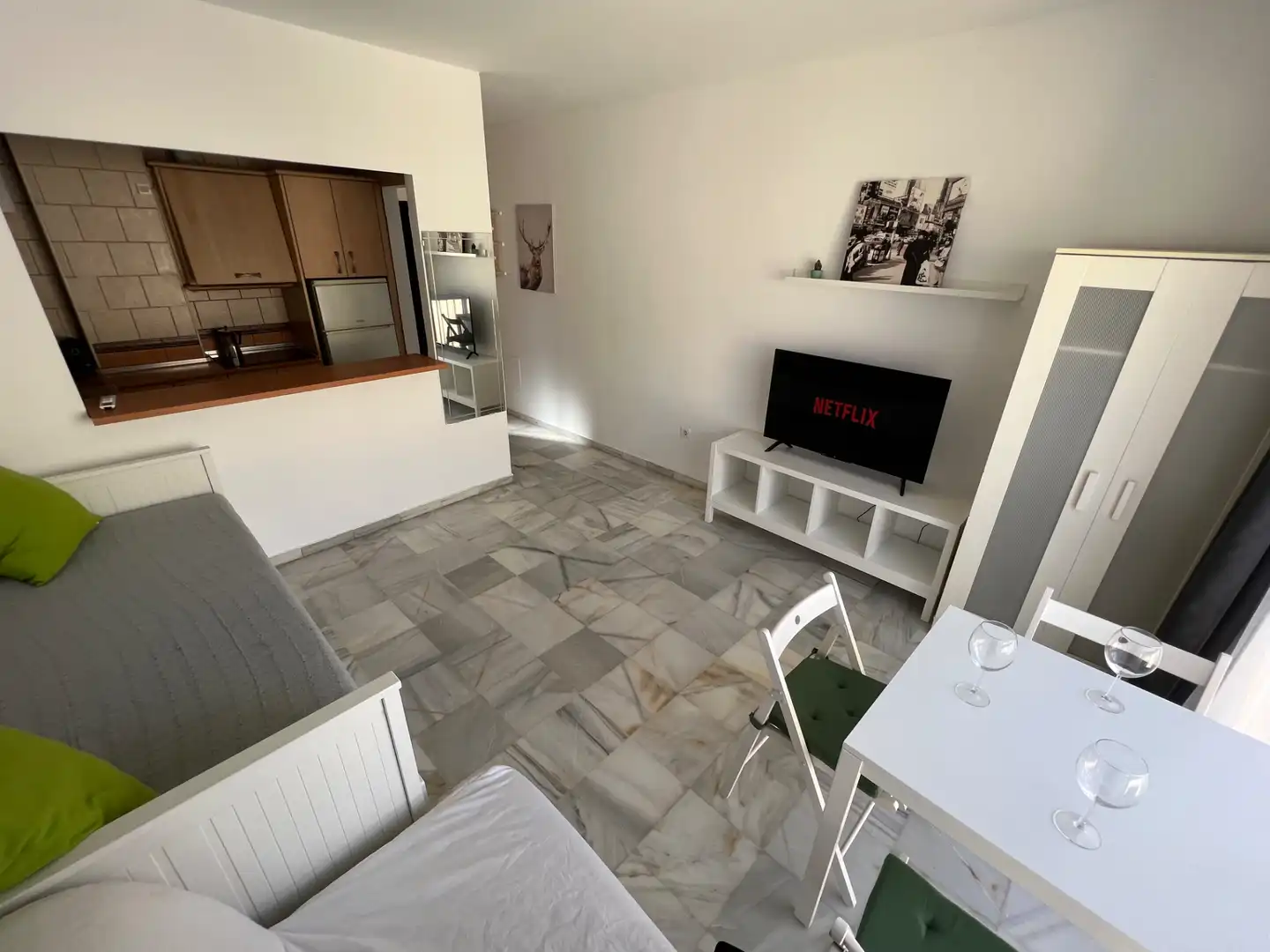 Sala d'estar de Estudi de lloguer en Málaga amb Aire condicionat, Calefacció i Moblat