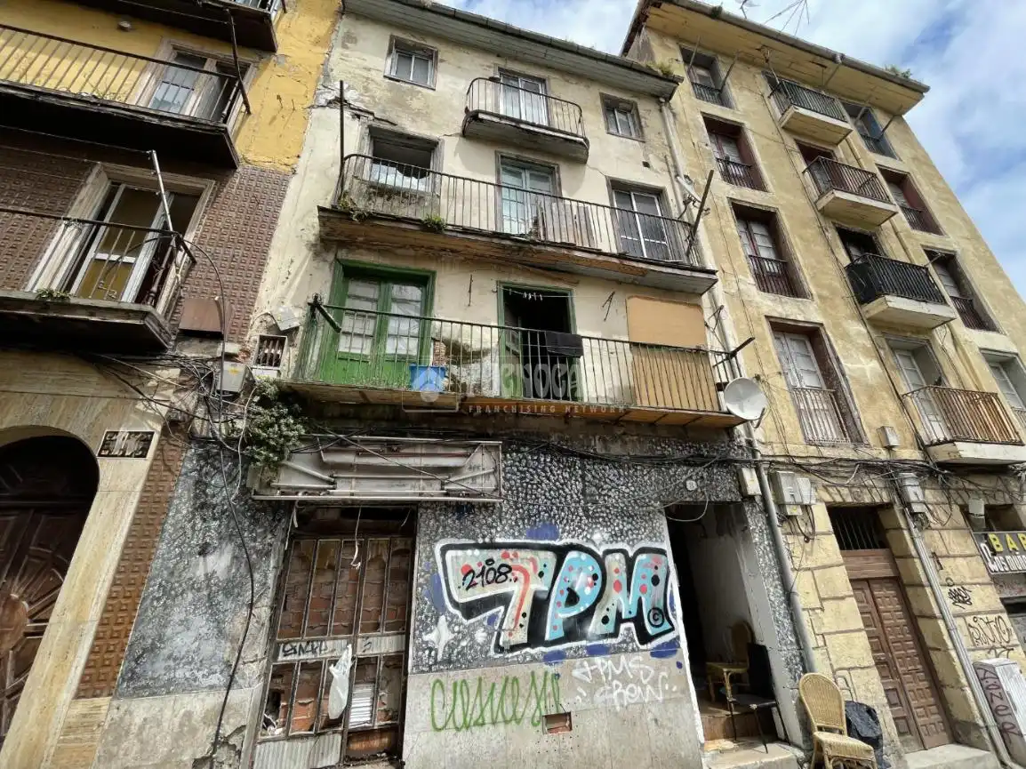 Vista exterior de Piso en venta en Santander