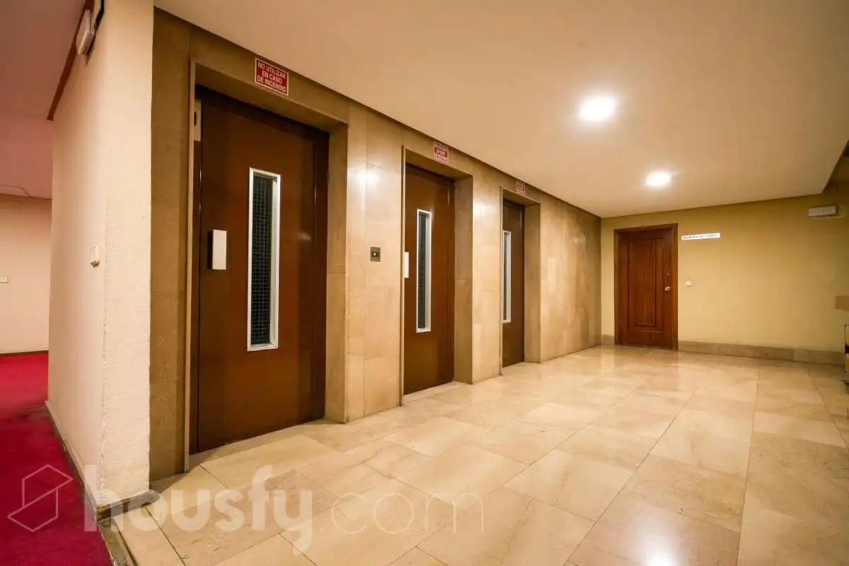 Apartamento en venta en Madrid con Calefacción, Terraza y Piscina comunitaria