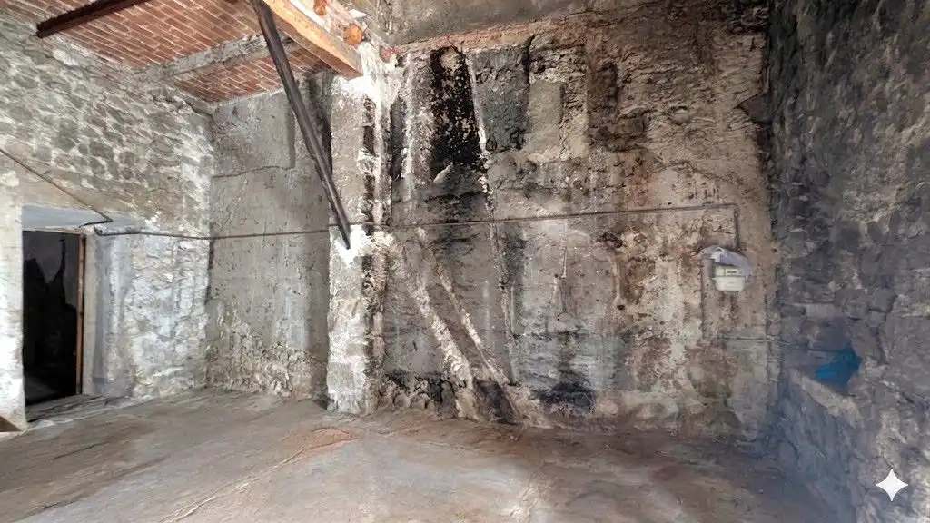 Casa adosada en venda en Besalú amb Terrassa i Balcó
