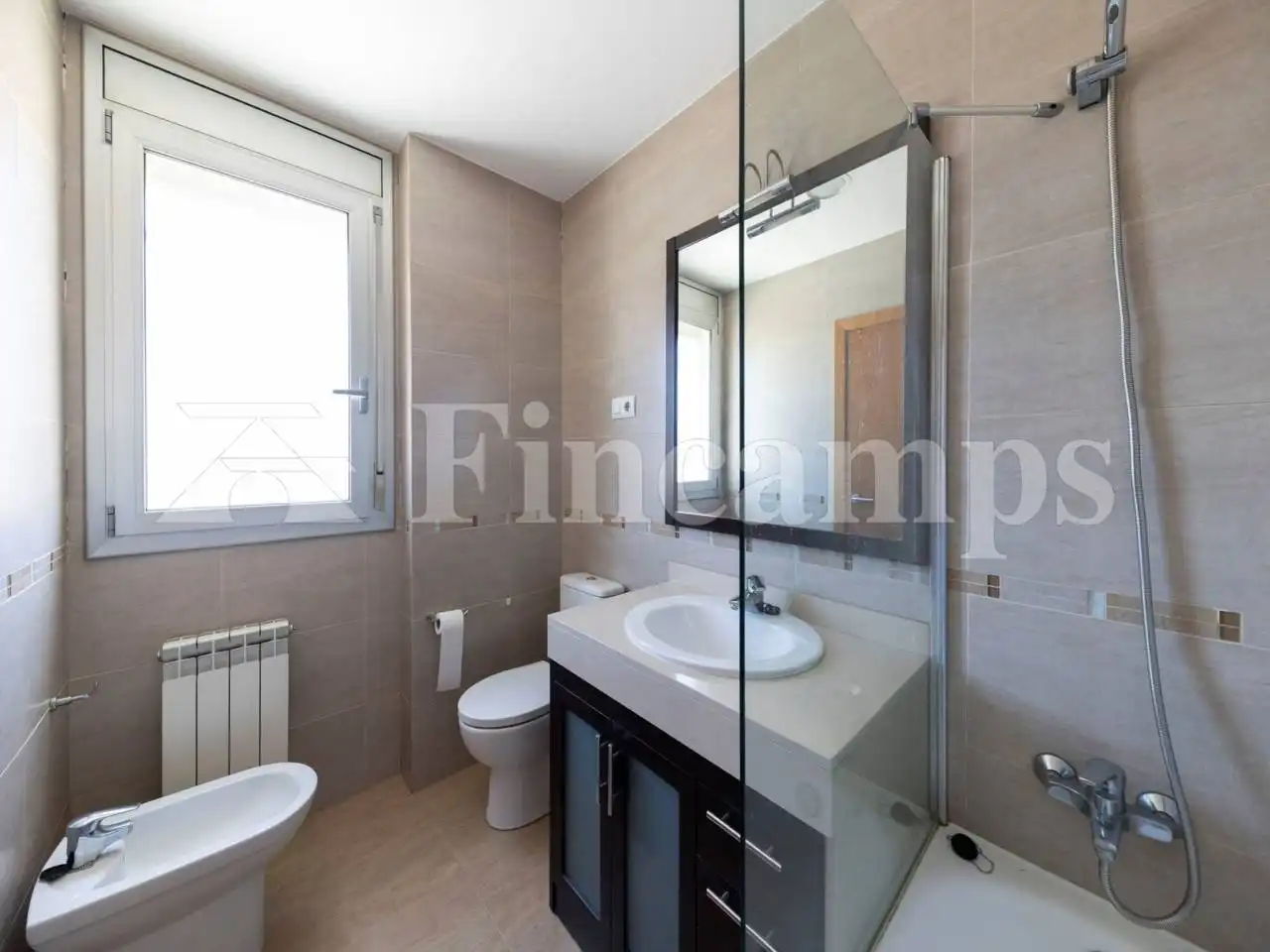 Badezimmer von Dachboden zum Verkauf in Terrassa mit Klimaanlage, Heizung und Parkett