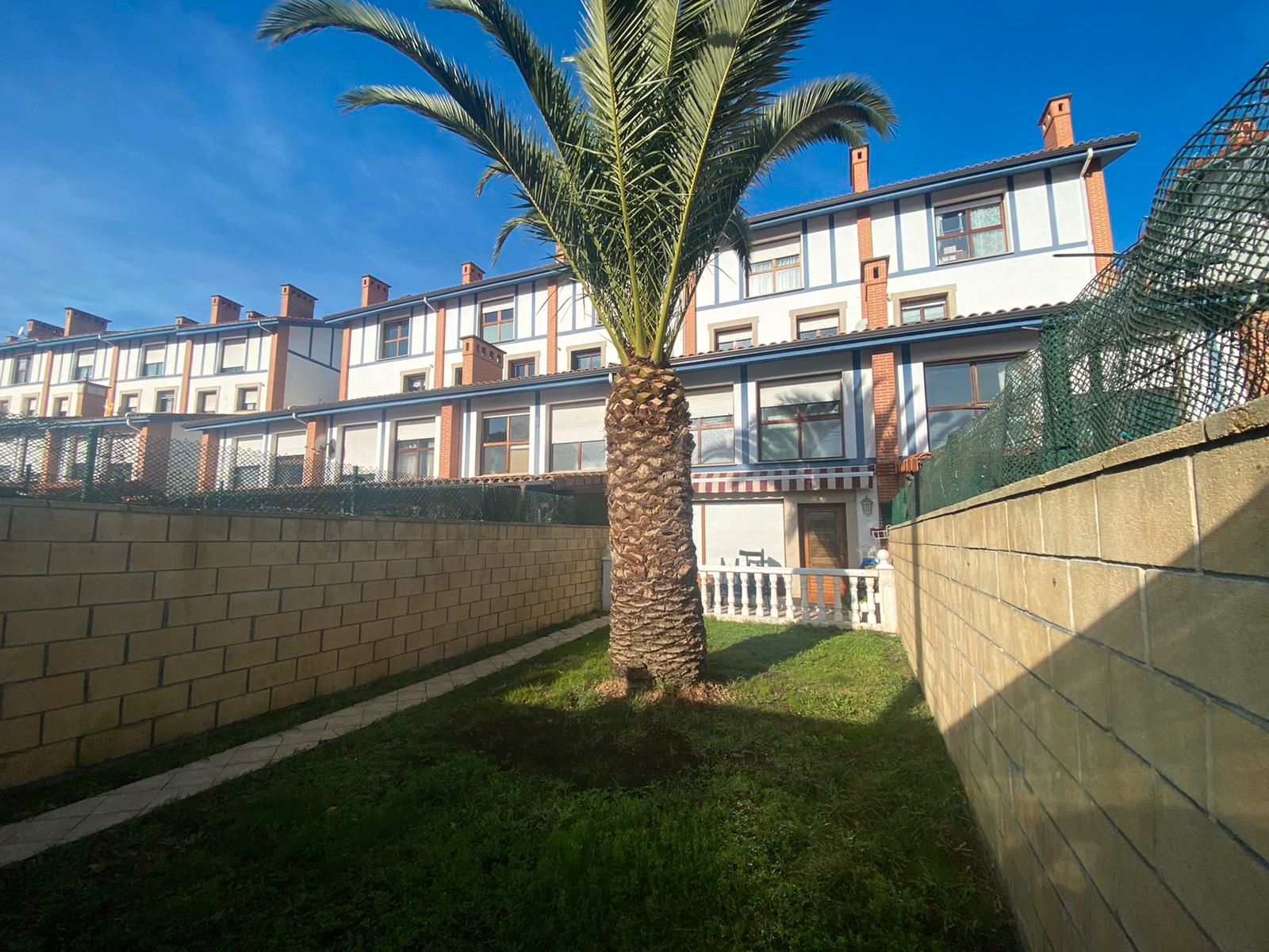 Casa adosada de lloguer a Barrio de Santullán, Mioño - Santullán
