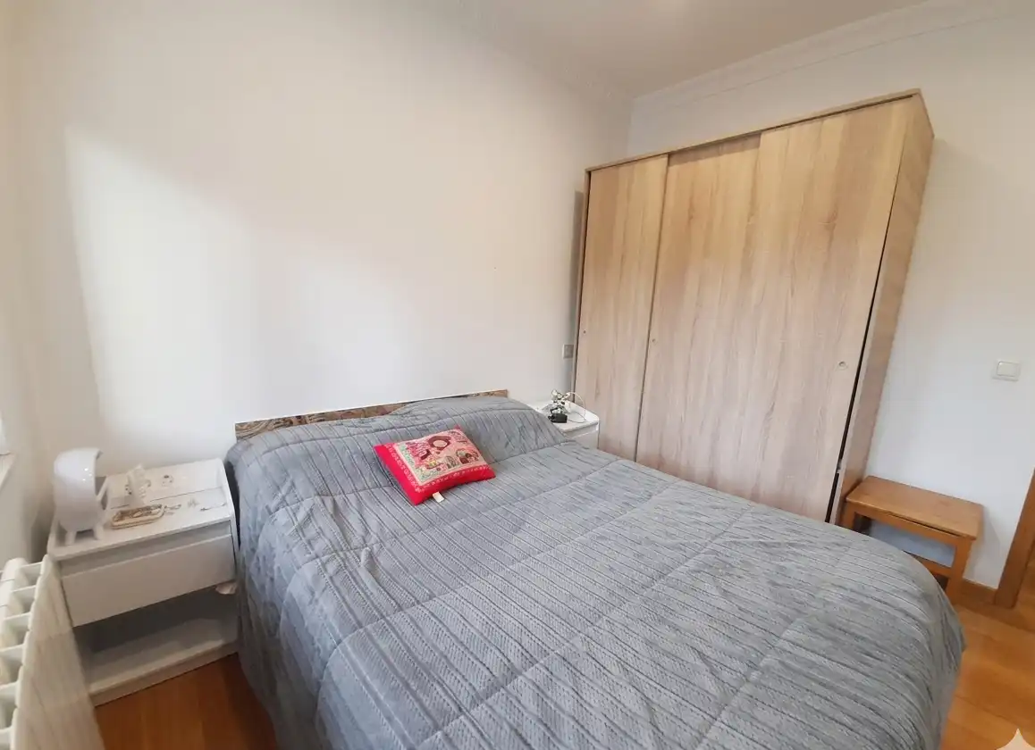 Dormitori de Pis en venda en Bárcena de Cicero amb Calefacció, Terrassa i Moblat