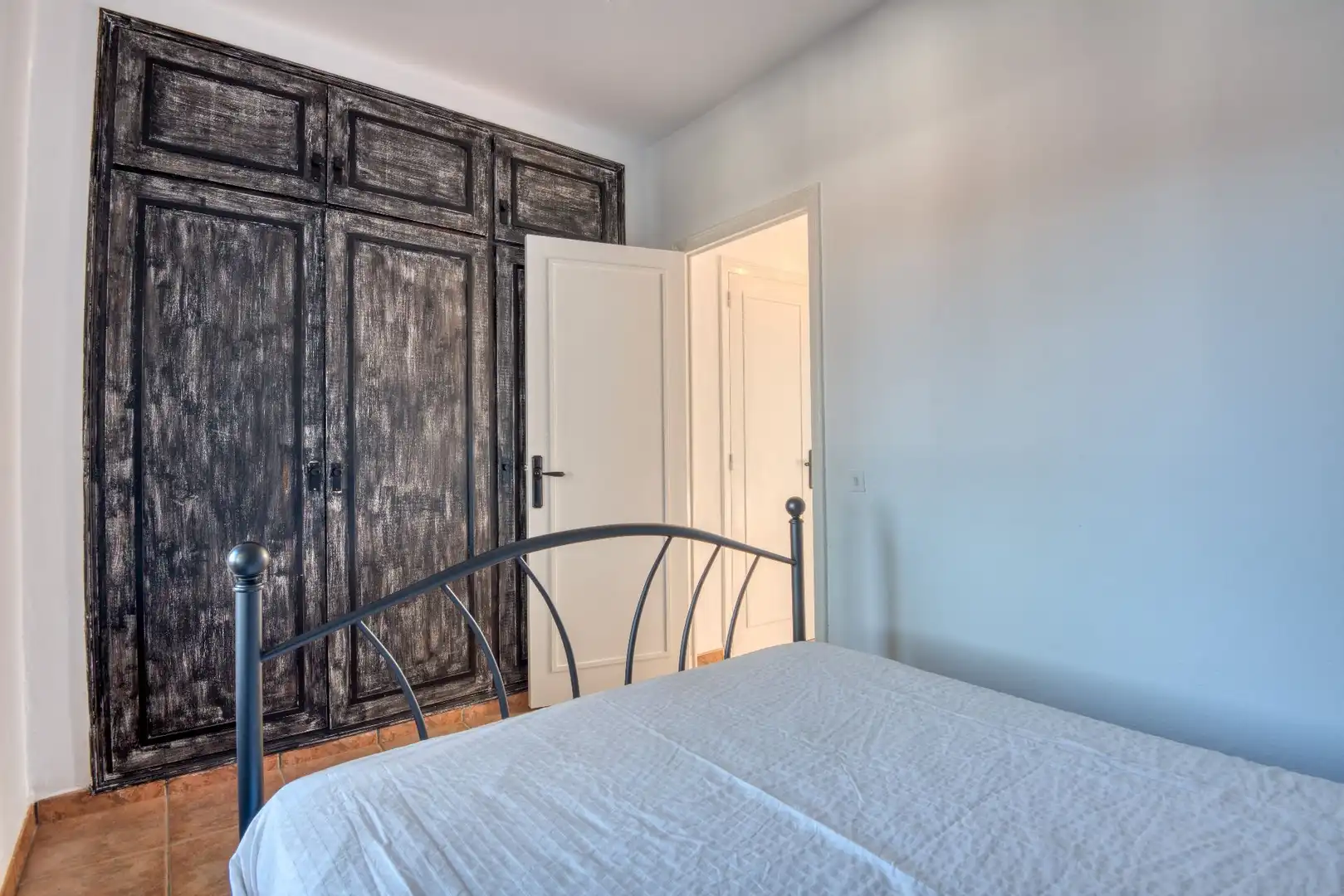 Habitación de Casa adosada en venta en L'Escala con Terraza y Amueblado