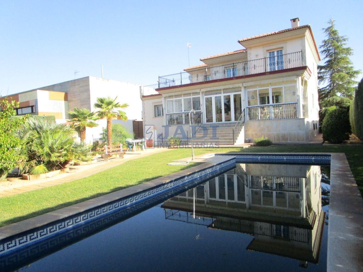 Jardí de Casa o xalet en venda en Valdepeñas amb Aire condicionat, Calefacció i Parquet