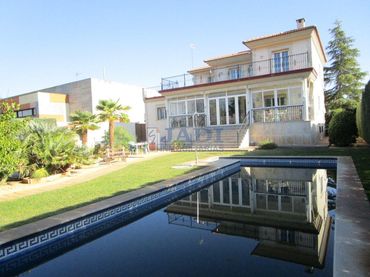 Villa con balcone in vendita a Valdepeñas