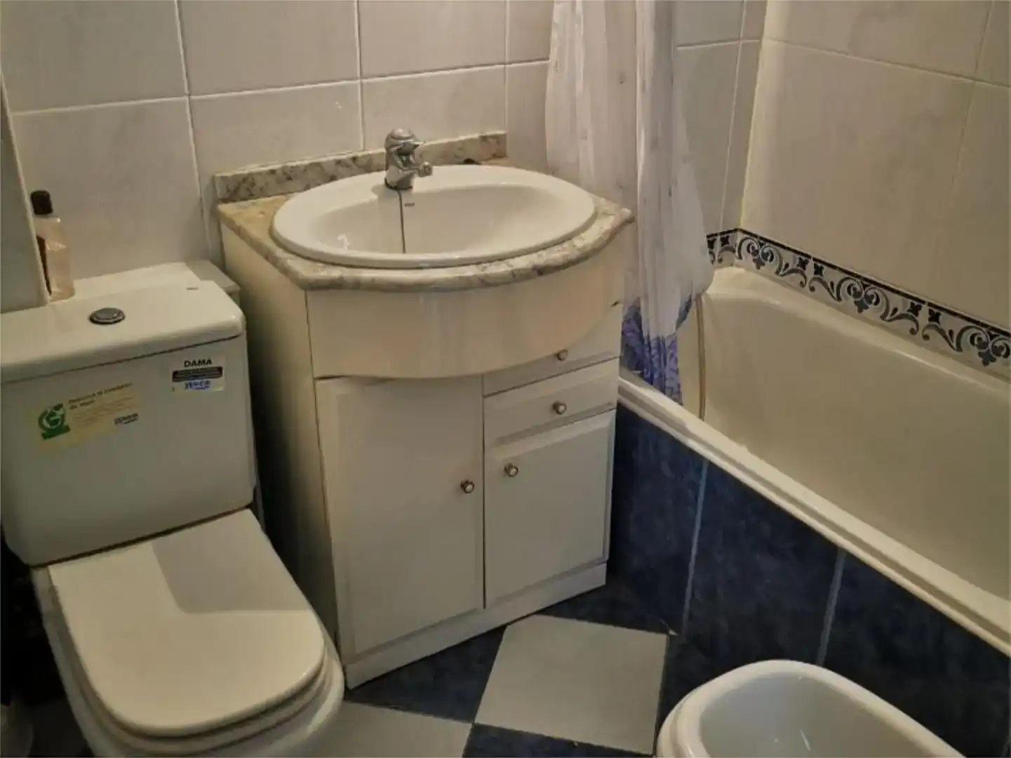 Baño de Piso en venta en Montilla con Aire acondicionado, Trastero y Amueblado