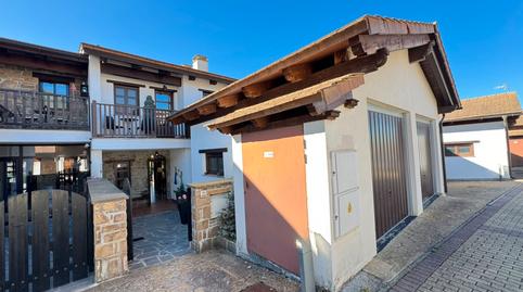 Foto 3 de Casa adosada en venda a Avenida Fuendeplata, Poblaciones norte, Huesca