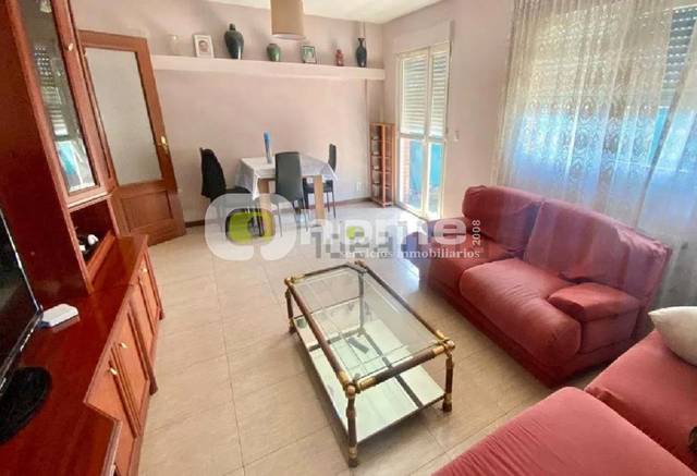 Casa adosada en Venta en Calle Valparaiso, 26 en Peleas de Abajo