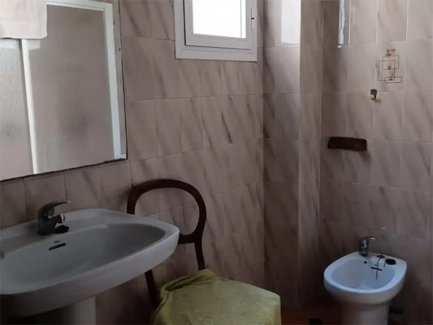Baño de Piso en venta en Utiel con Amueblado y Balcón