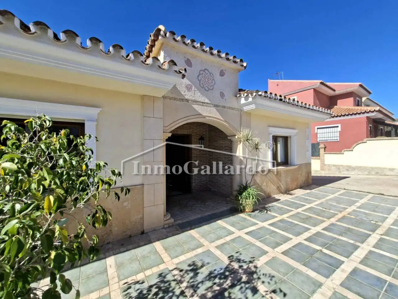 Exterior view of Houses for sale in Málaga  with Air Conditioner, Private garden and Parquet flooring