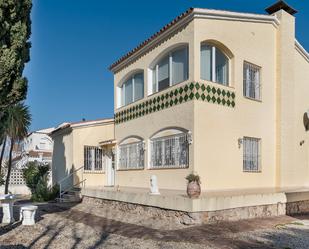 Vista exterior de Casa o xalet en venda en Empuriabrava amb Calefacció, Jardí privat i Terrassa