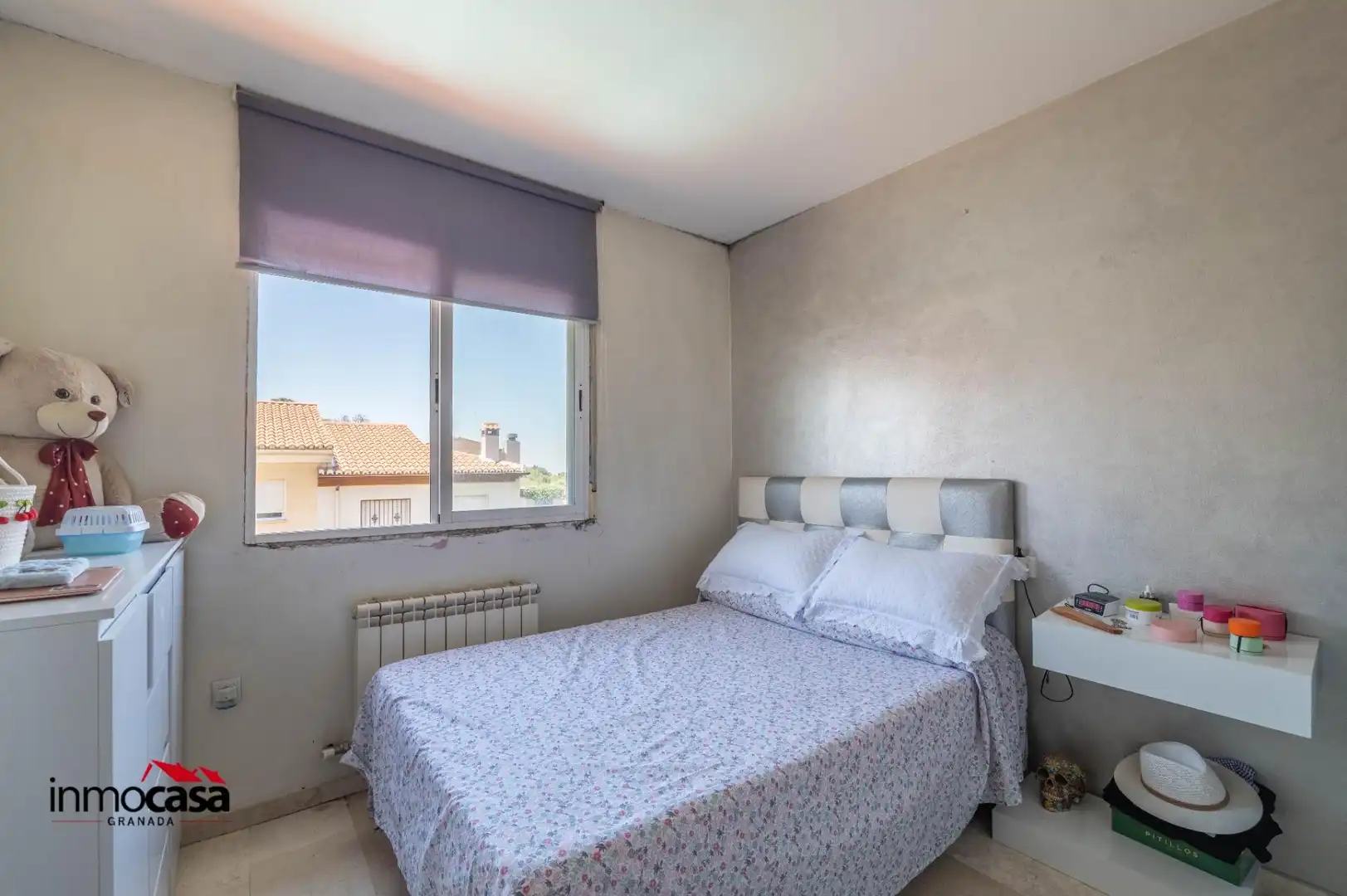 Habitación de Casa adosada en venta en Jun con Aire acondicionado, Jardín privado y Piscina