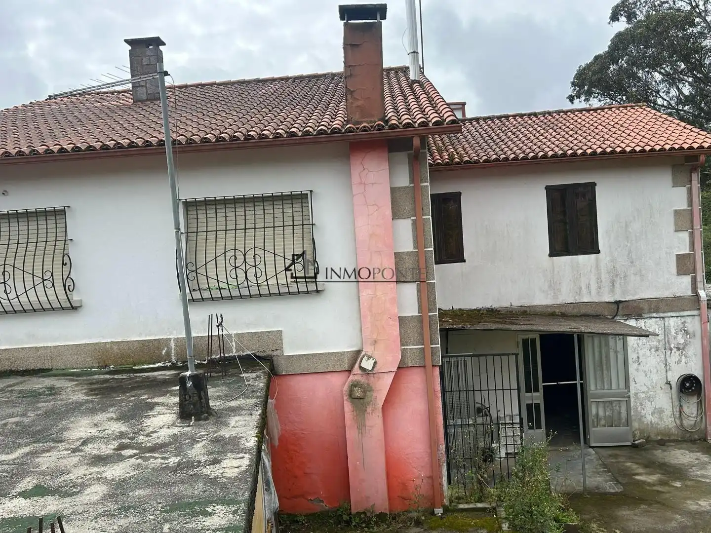 Vista exterior de Casa o xalet en venda en Poio amb Calefacció, Jardí privat i Terrassa