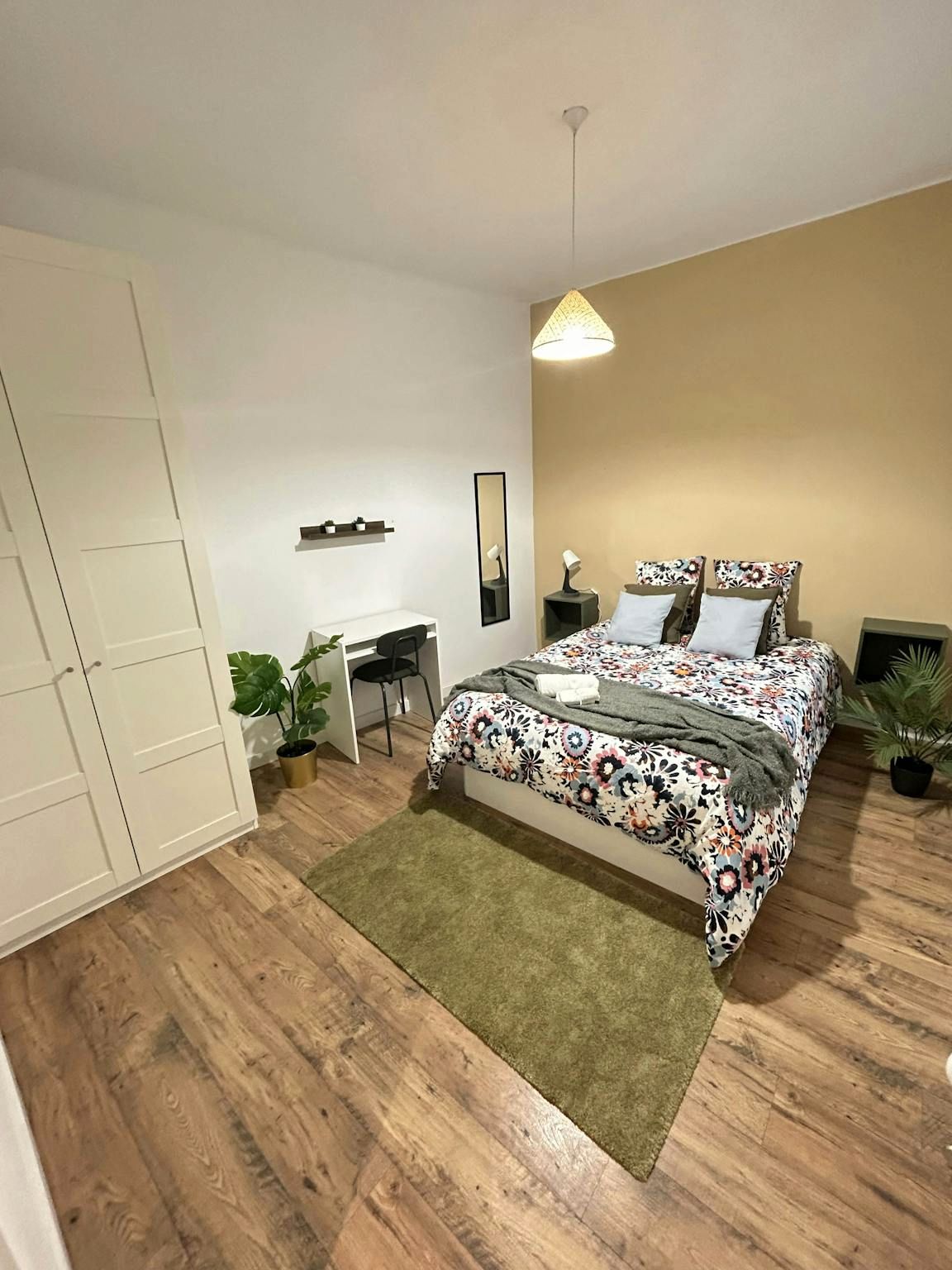 Bedroom of Flat to share in  Barcelona Capital  with Heating, Furnished and Washing machine